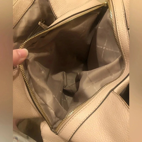 Michael Kors Raven tote bag in soft pink - Picture 10 of 16